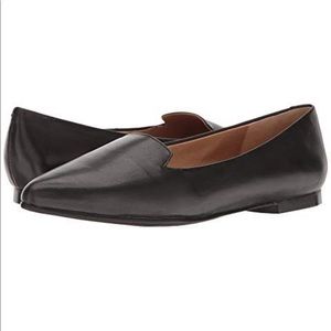 Trotters Harlowe Black Pointed Toe Loafers